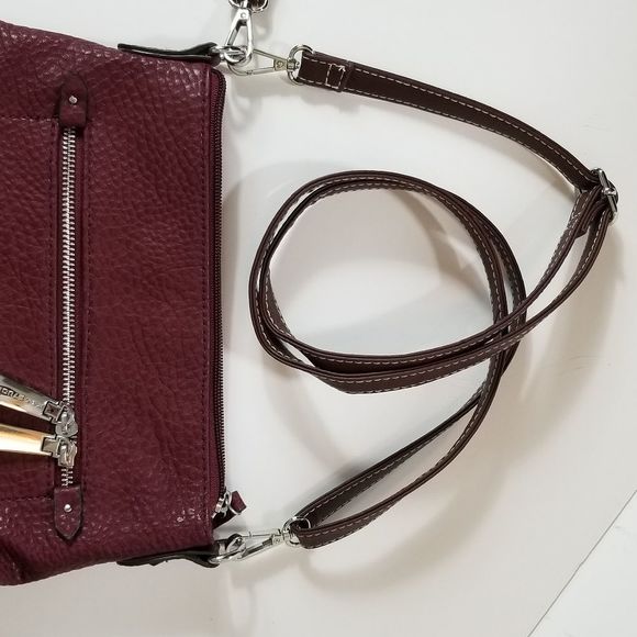 1 DAY SALE Max Studio Burgundy Convertible style bag - Picture 7 of 15